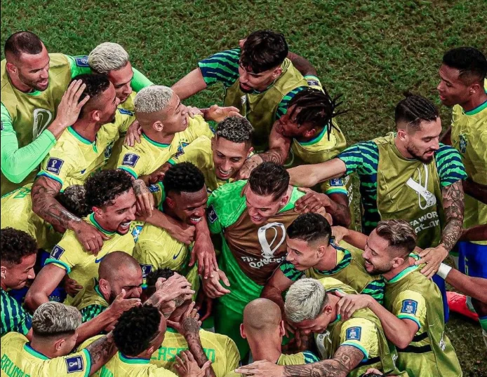 Joueurs du Brésil en maillots jaunes célébrant un but – maillots d'Amérique du Sud