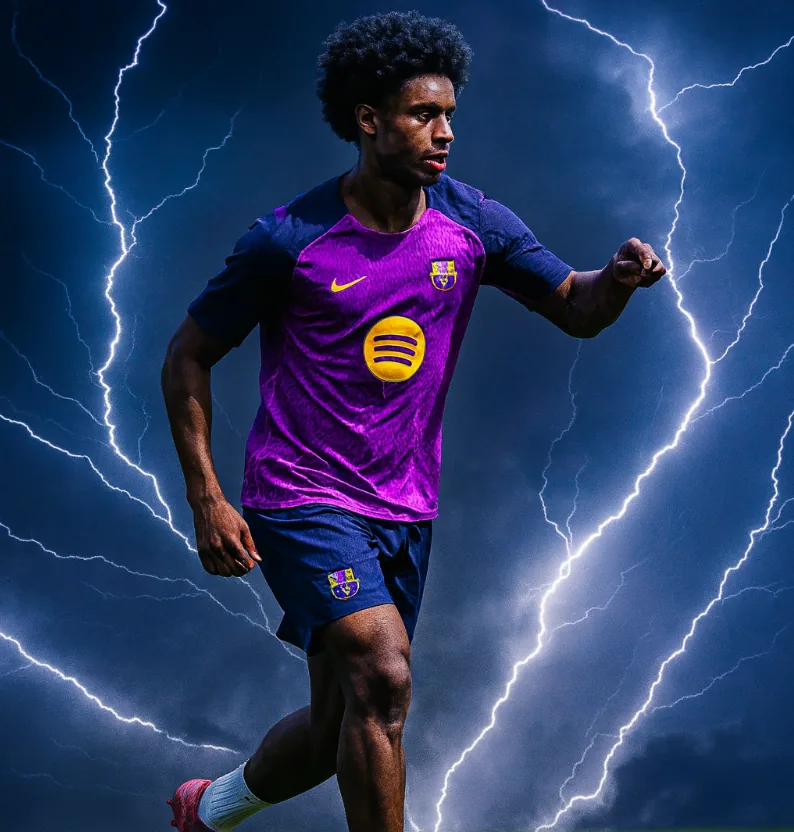 Joueur en ensemble maillot et short violet du FC Barcelone – maillot & short