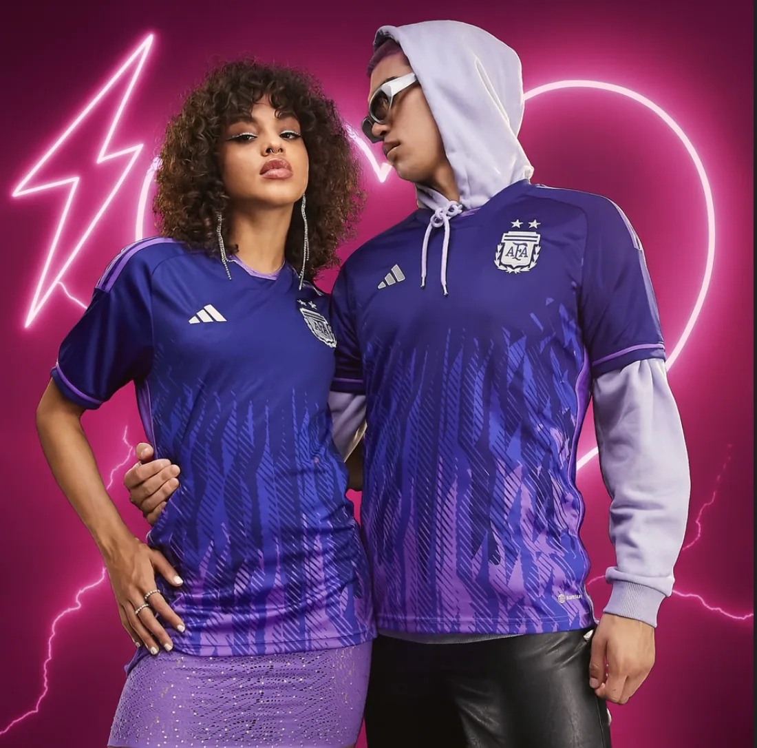 Couple en maillots violets assortis de l'Argentine – maillots pour les couples