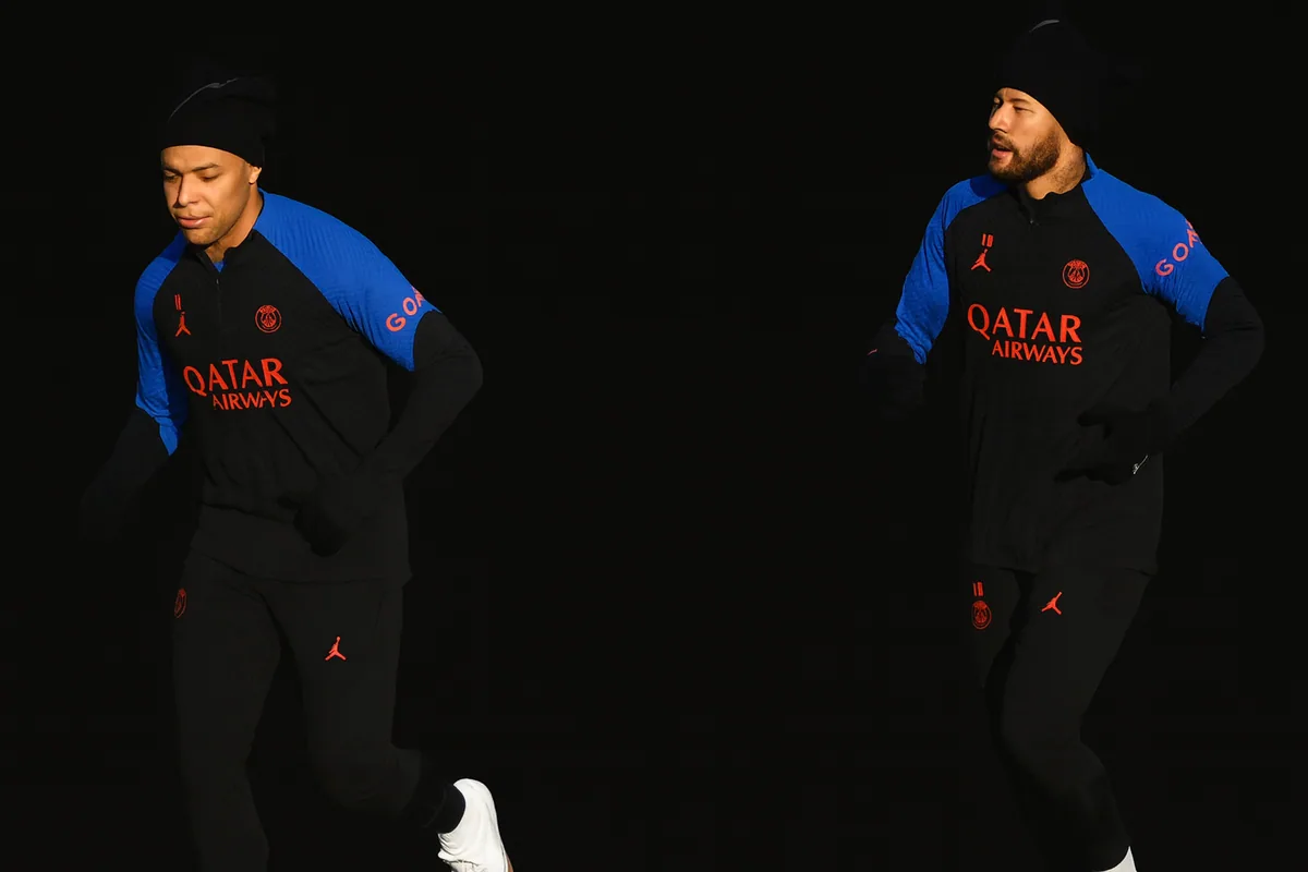 Deux joueurs du PSG à l’entraînement en survêtement noir et bleu – survêtements de football